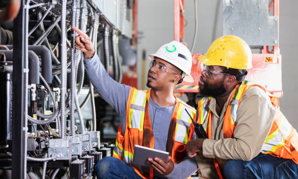 Best Emergency Electrician Near Me  in Country Clu, FL